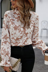 Chemisier beige clair à imprimé floral, décolleté à volants, manches à volants-A WOMAN WE LOVE