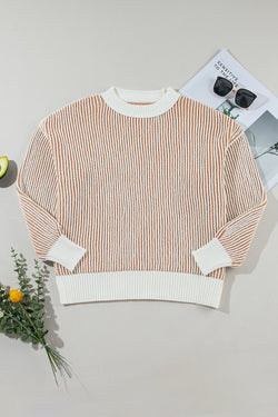 Ample textured knitting sweater with brown stripes with contrasting edges