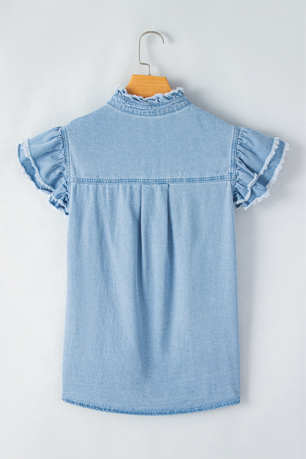 Beau Blue Button Front Front Flutter Flutter Scolled Denim Top