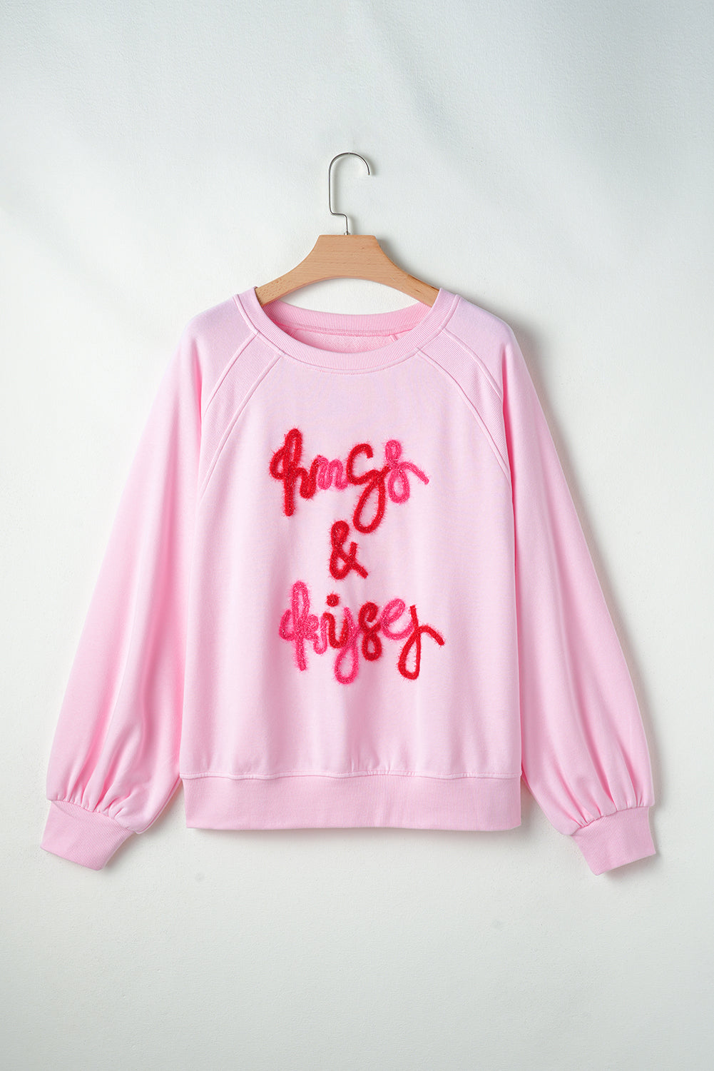 Sweat-shirt rose à manches raglan brodées Hugs and Kisses Pop Up