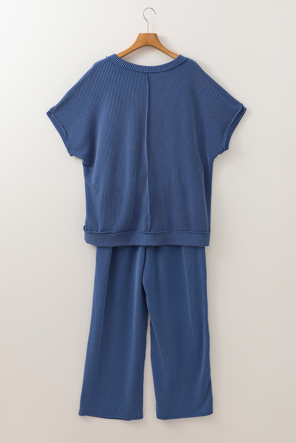 Large-size navy t-shirt and pants