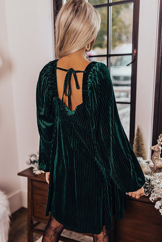 Robe nuisette en velours verte à col carré et nouée au dos