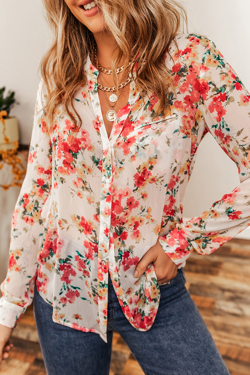 Chemise à poche poitrine à imprimé floral vibrant-A WOMAN WE LOVE