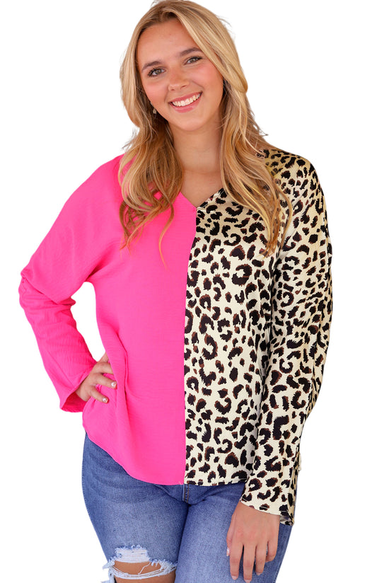 Top de cuello V y mangas de leopardo rosa enrollada