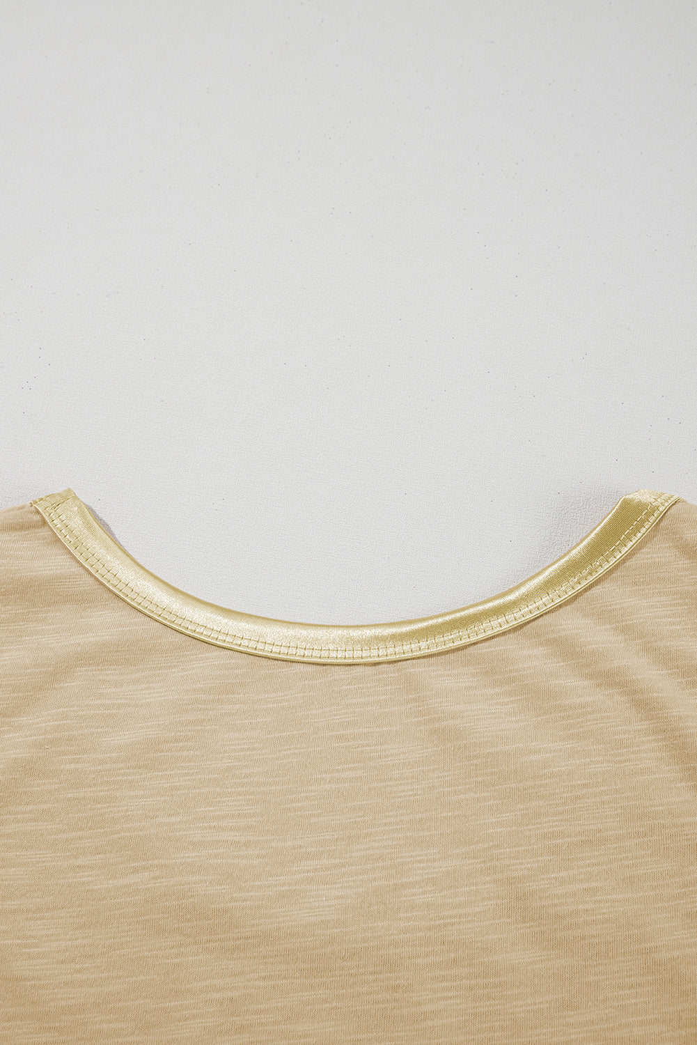 Glamor tank top with shiny metal edge *