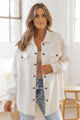 Pocket buttoned jacket with a plain textured flap
