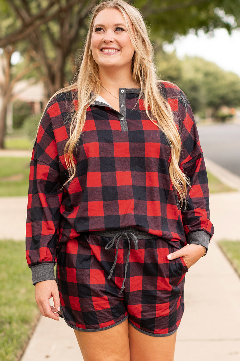 Fiery Red Christmas Buffalo Stampa Henley Top e Shorts Plus Times Set