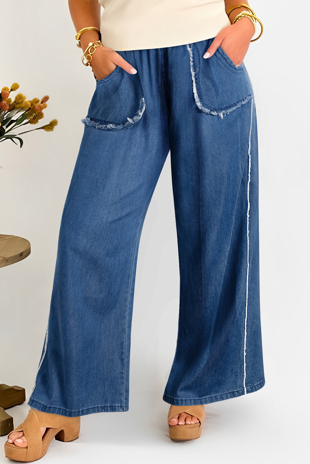 Pantalon ample grande taille en denim délavé bleu voile