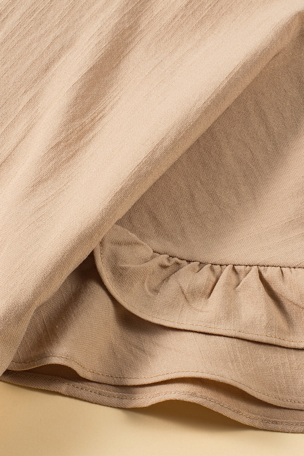 Light French beige lâche en V Ruffled Clouse