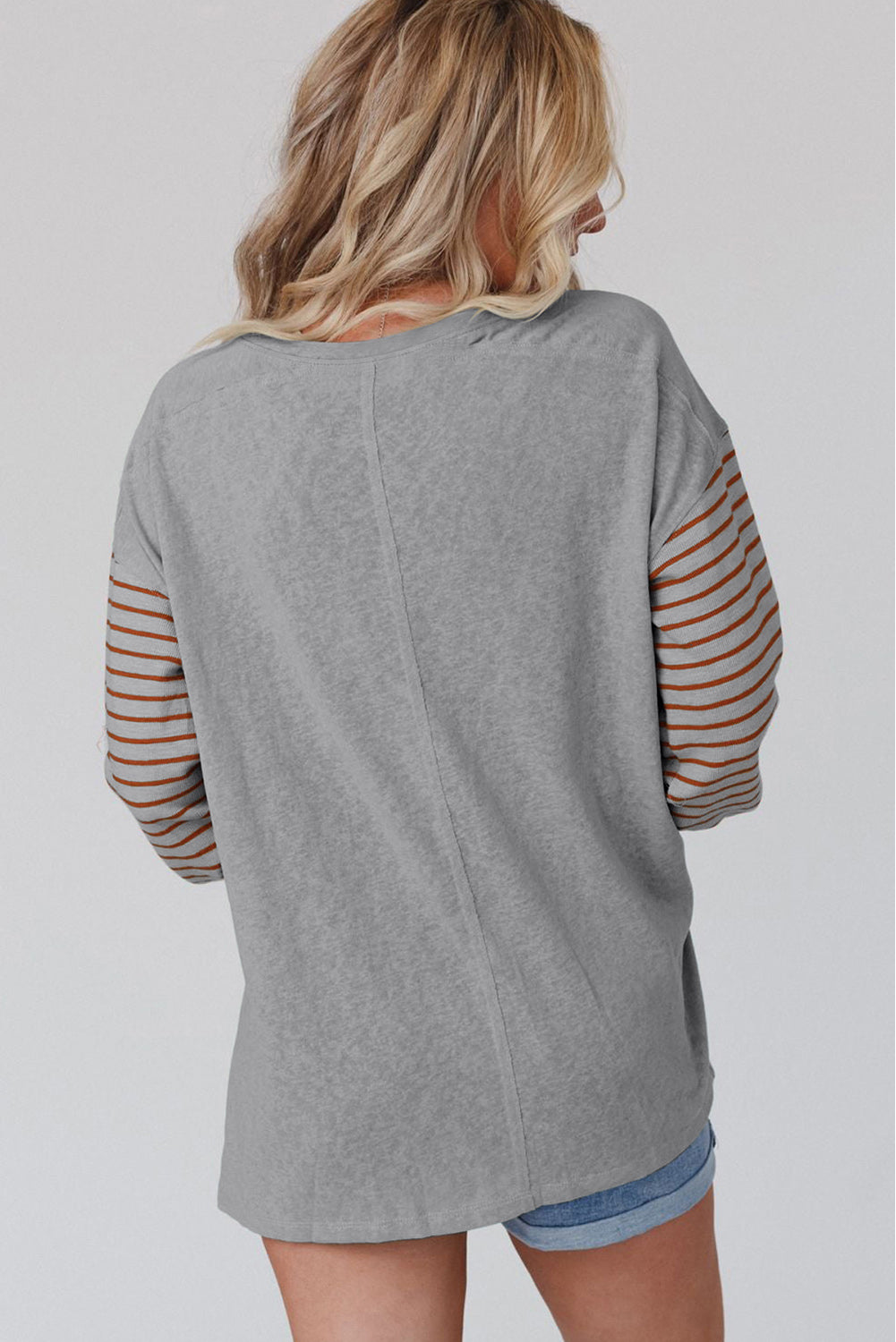 Top gris con manga obispo a rayas color block