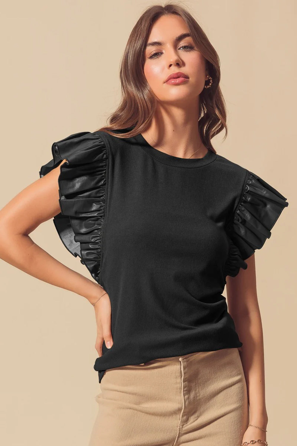 Chemisier en cuir noir à manches volantées *-A WOMAN WE LOVE