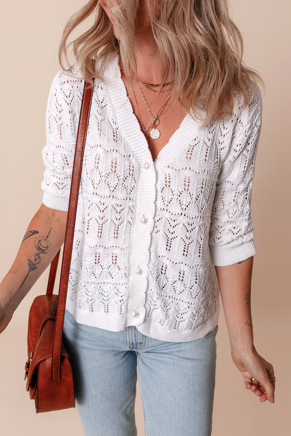 Cardigan blanc Frenchy en maille ajourée à col en V-A WOMAN WE LOVE