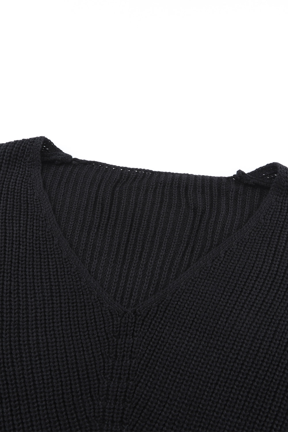 Pull noir en maille côtelée à col en V