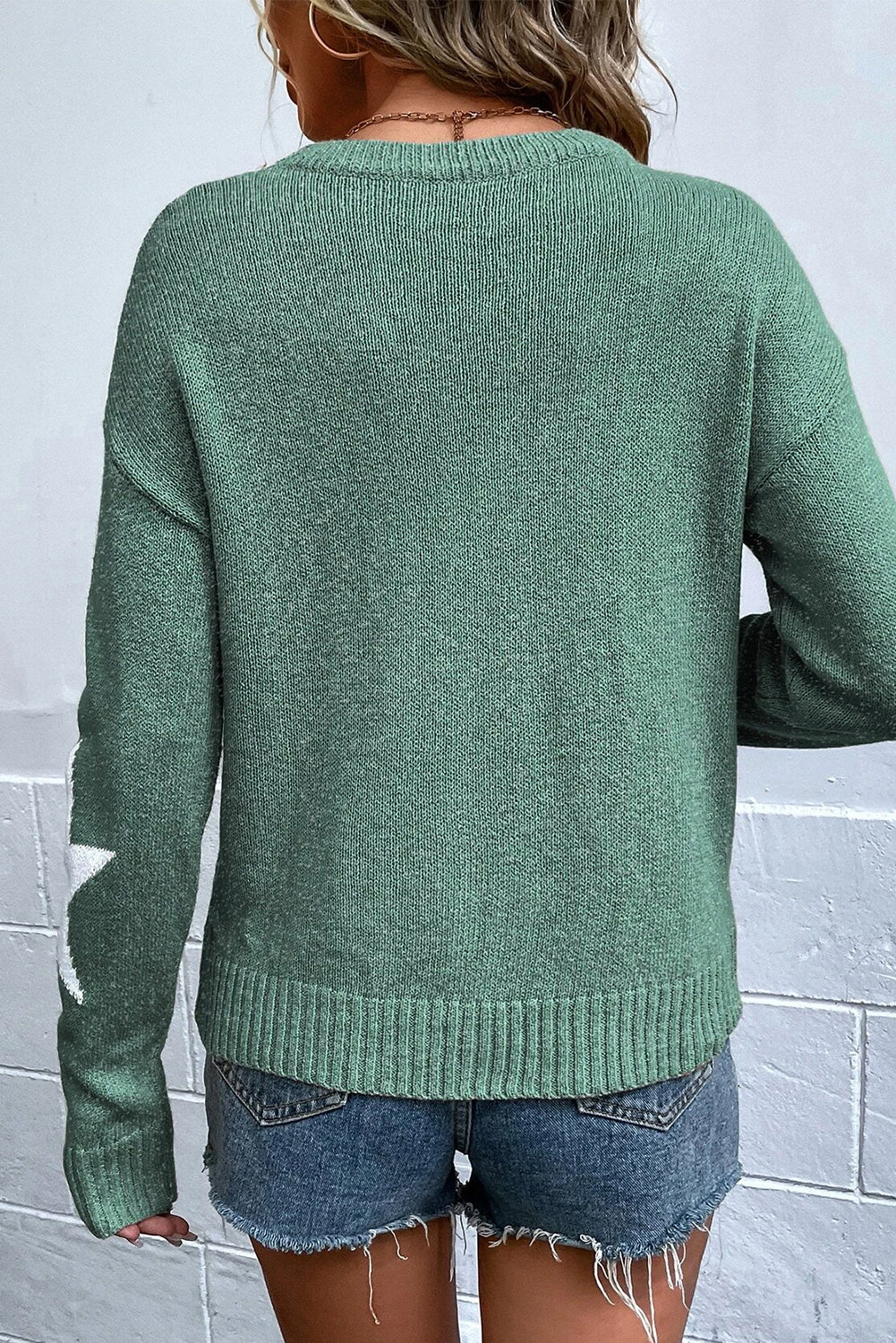 Green shoulder sweater and stars pattern *