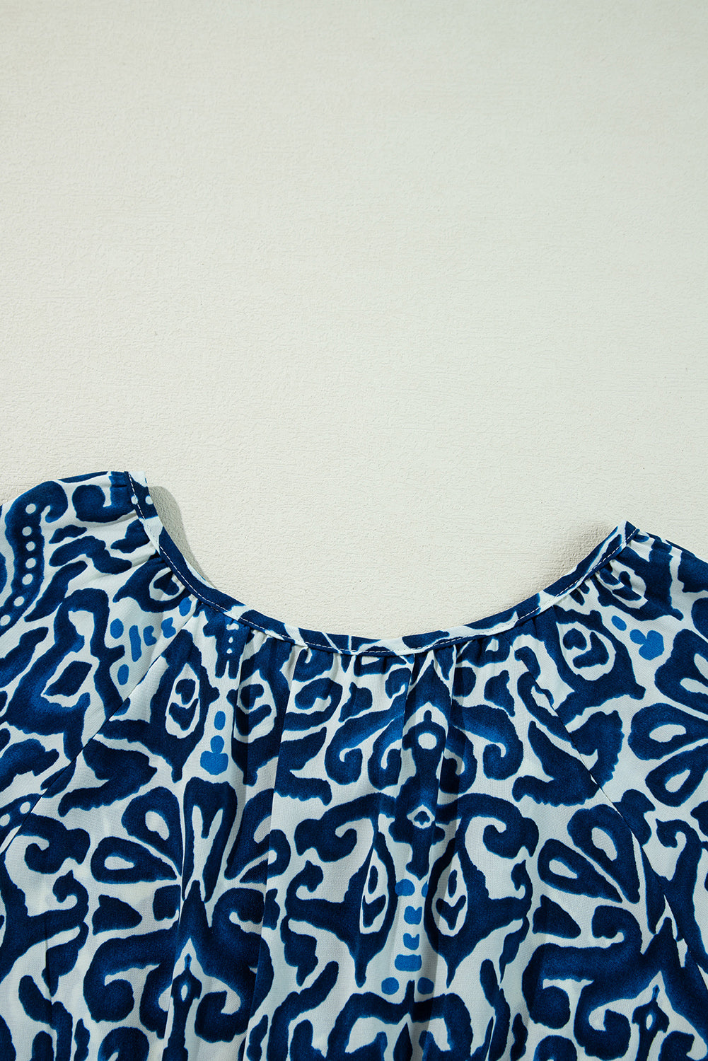 Blue mini-laces and vintage print *