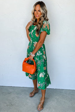 Vestido de mediodía con brotes en varios niveles y estampado floral verde