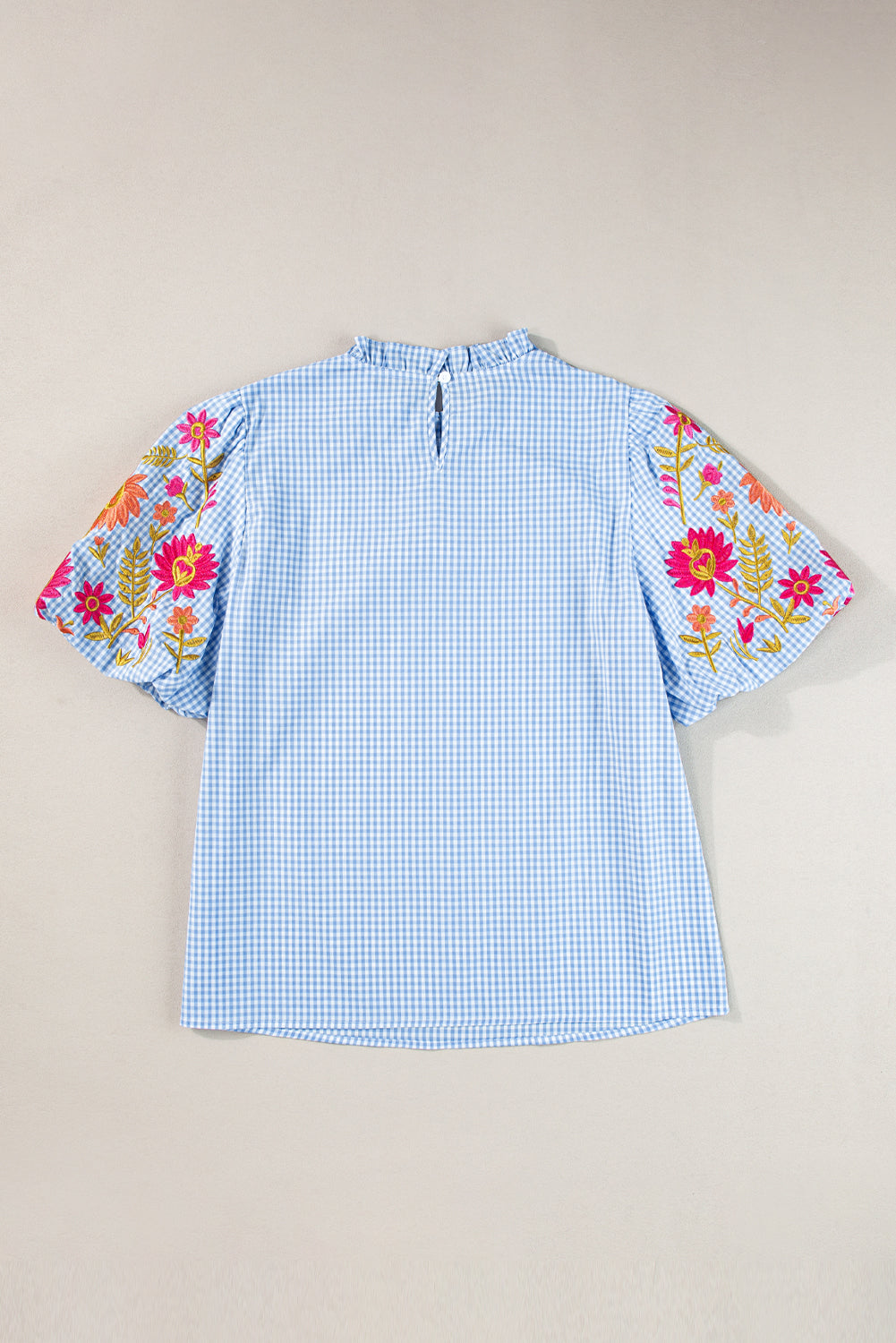 Blusa de manga bordada de gingham de azul claro