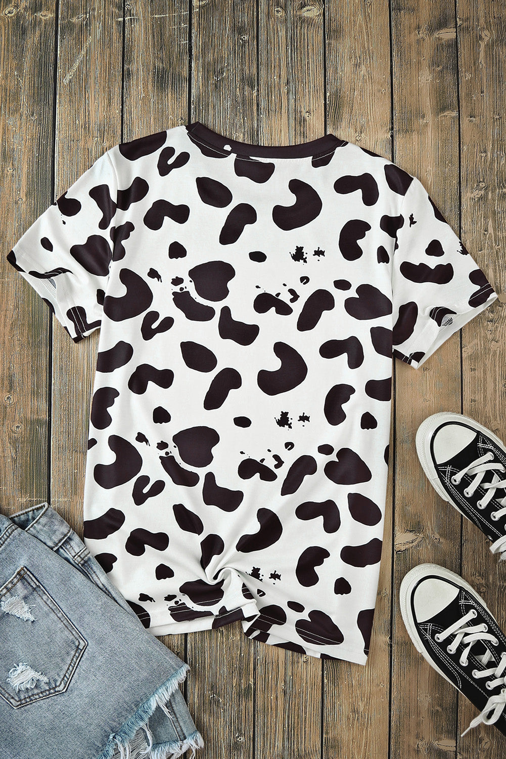 Black T-shirt with short sleeves and Tie Dye discolored round neck