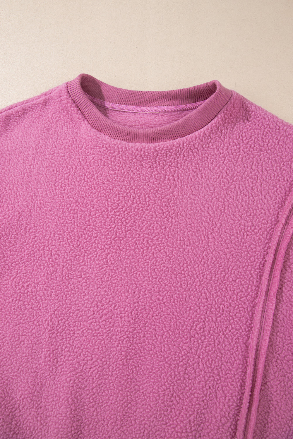 Sudadera de gran tamaño de color rosa sherpa rosa costado