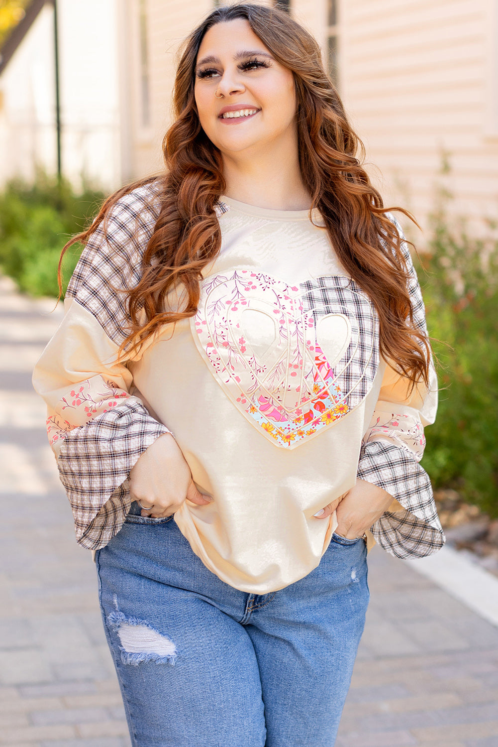 Haut à manches longues large à motif floral et coeur de paix beige à carreaux