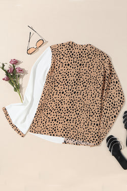 Detailed blouse with contrasting khaki leopard contrast bouton