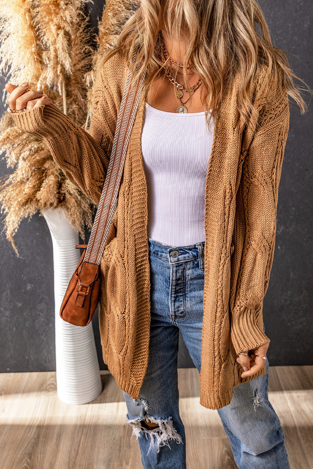 Cardigan kaki en maille torsadée à œillets et bordures côtelées-A WOMAN WE LOVE
