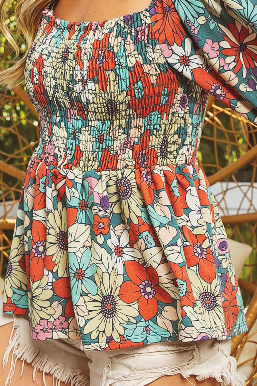 Blouse péplum smockée à imprimé floral et manches bouffantes