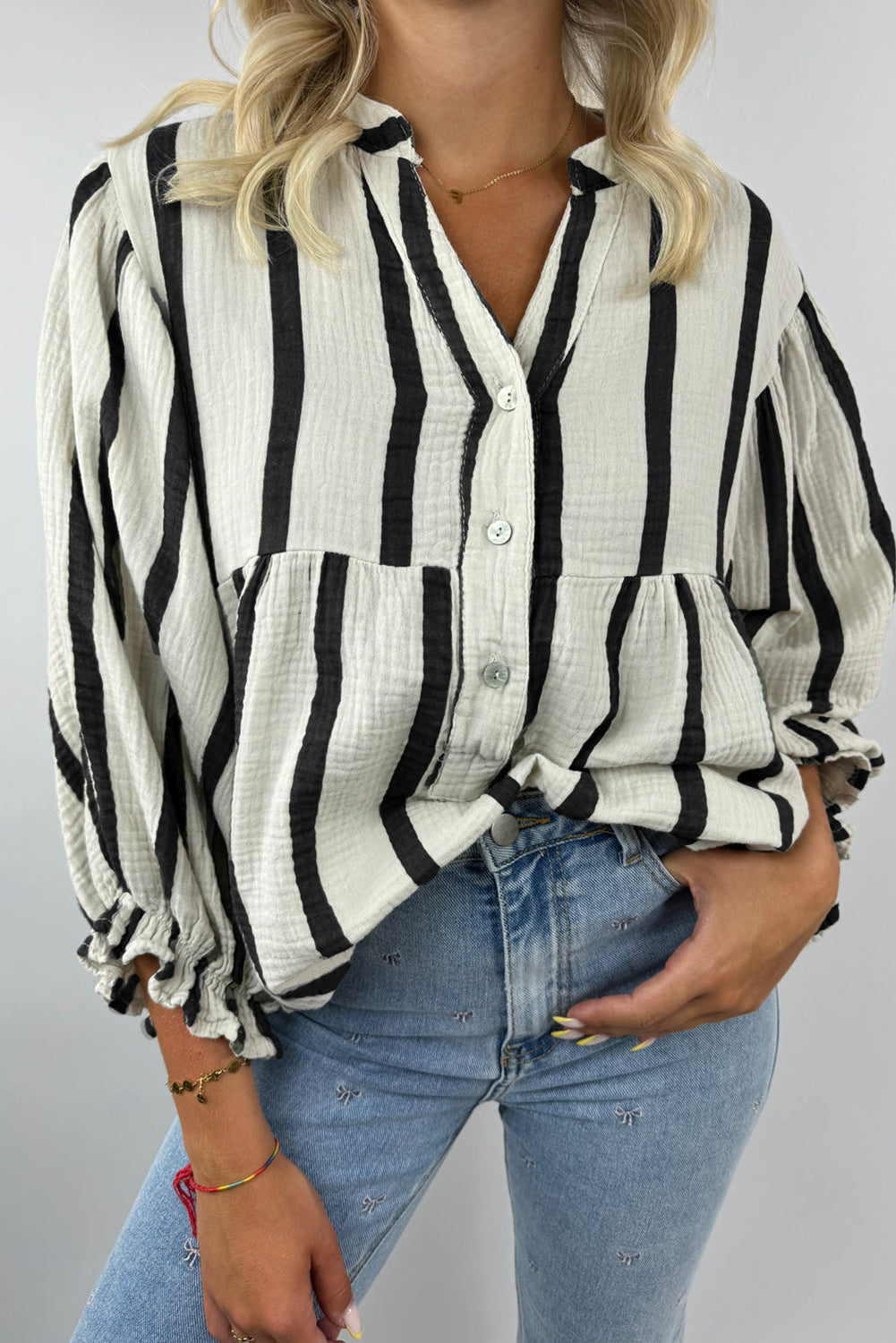 Black Stripe CRINCKLED Button de manga con volantes