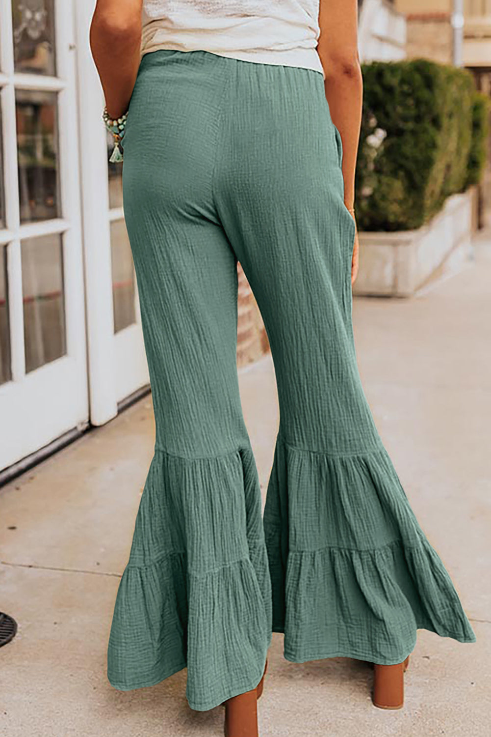 Pantalones de campana con volantes y cintura alta con textura verde