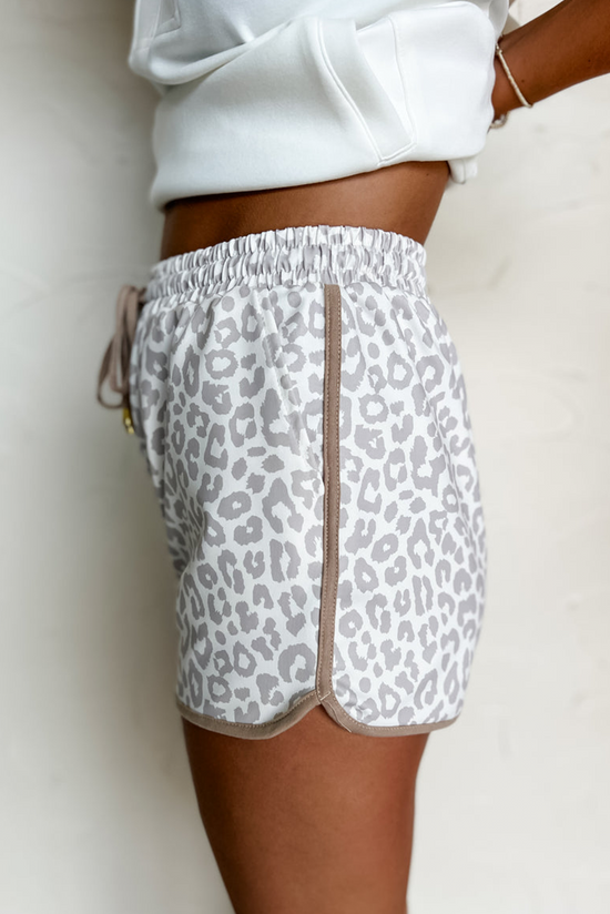 White leopard casual shorts *