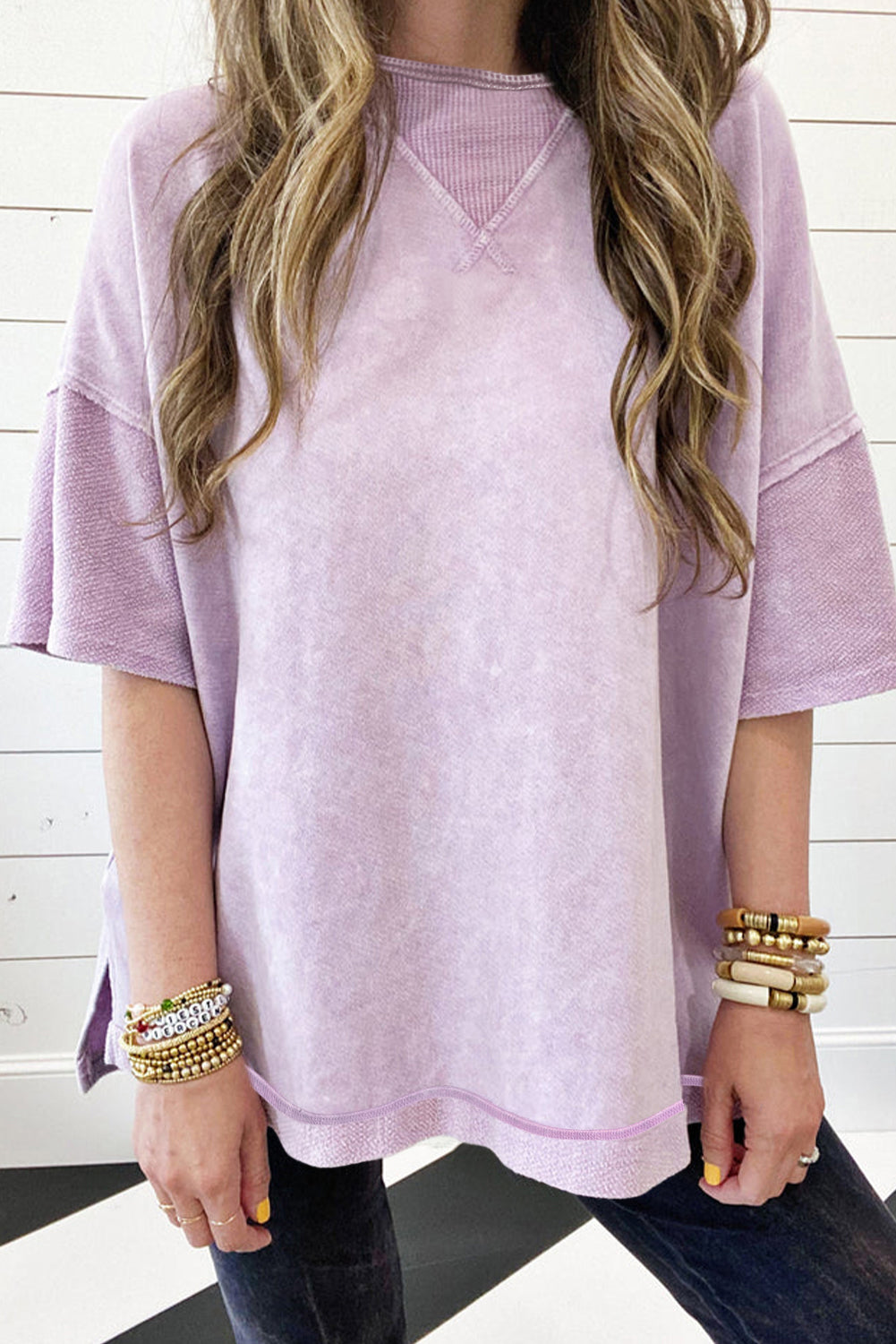 Surprised t-shirt with drooping shoulders and visible seams with mineral washed out and orchid petals