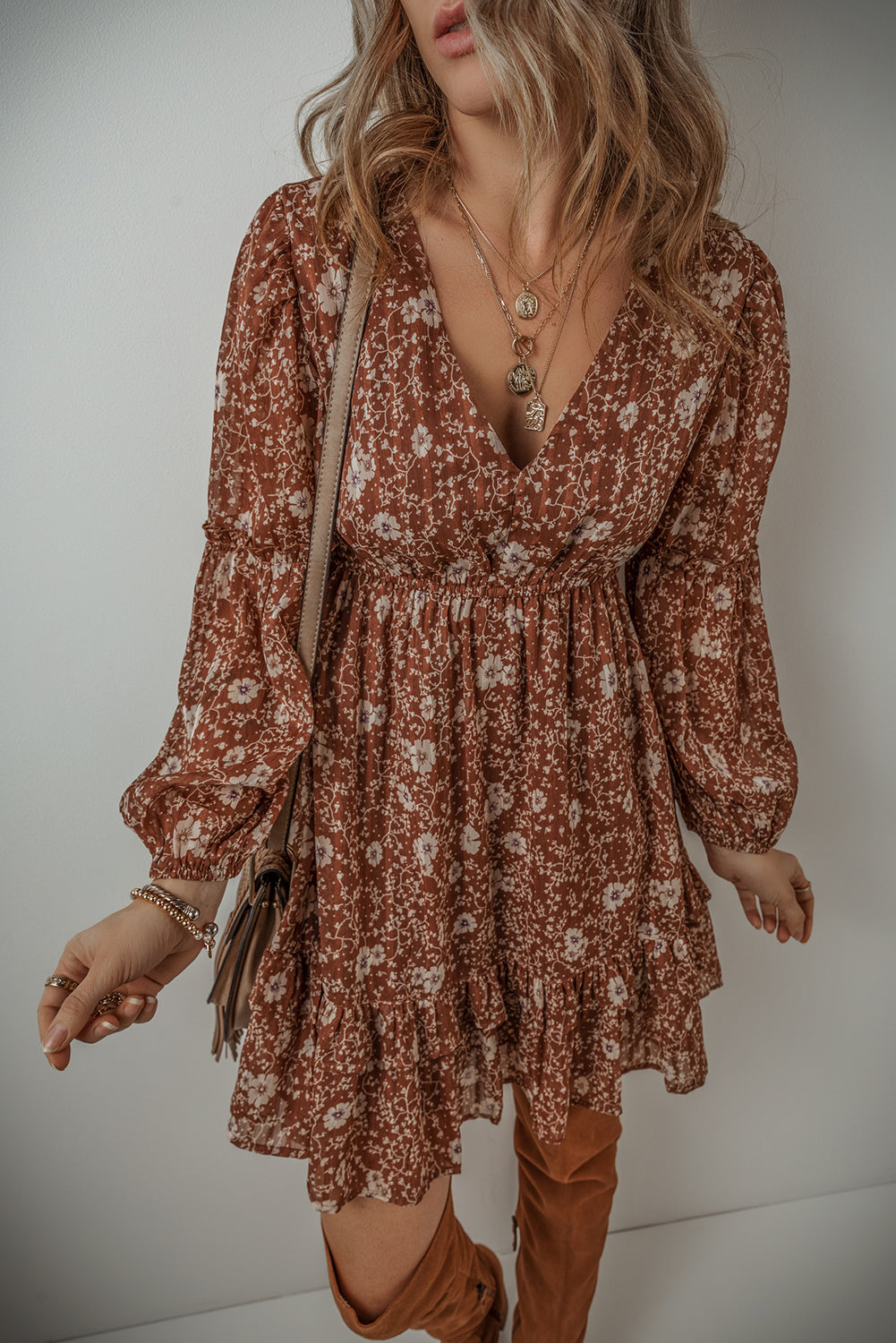 Brown Boho Floral Rusfled Puff manga V Neck Mini Vestido