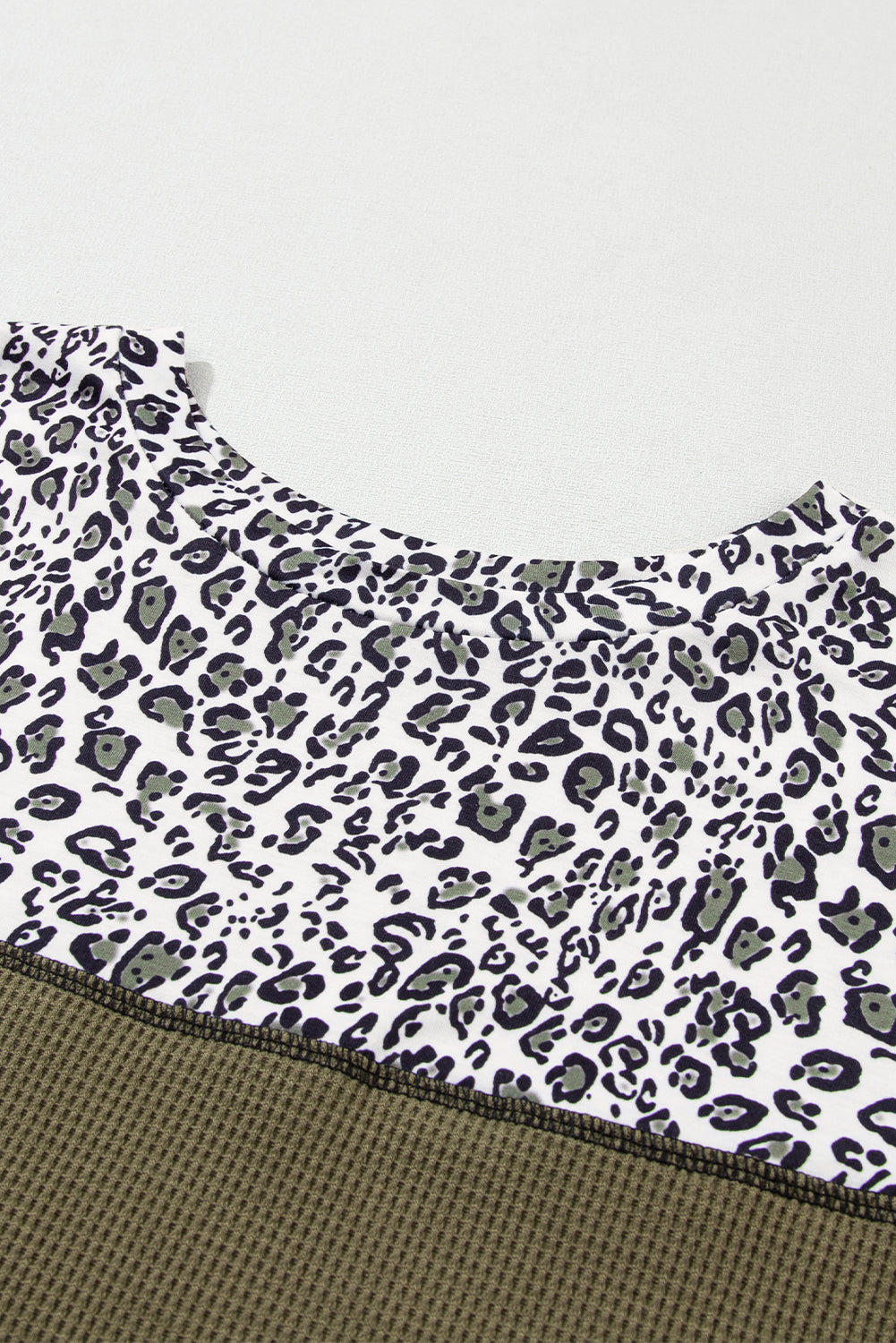 Top de patchwork de punto gofre con estampado de leopardo verde jungla