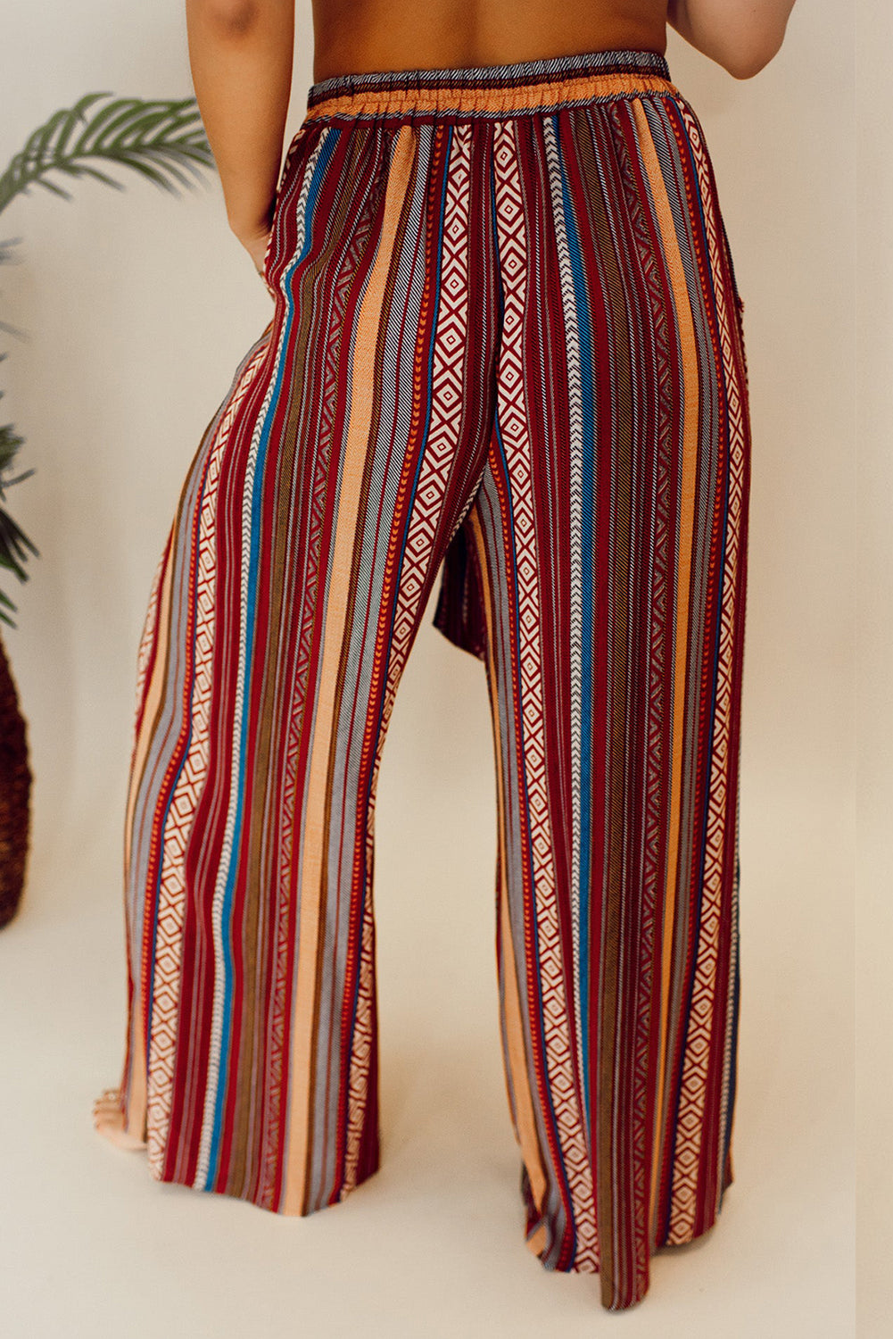 Pantalon large à imprimé ethnique bohème à rayures et taille nouée rouge