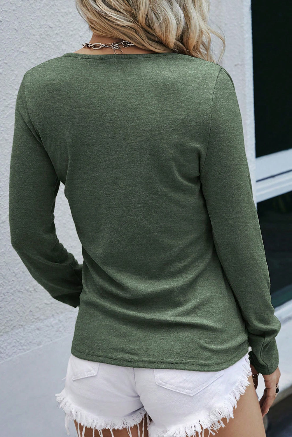 Top henley con botones a presión de manga larga verde niebla