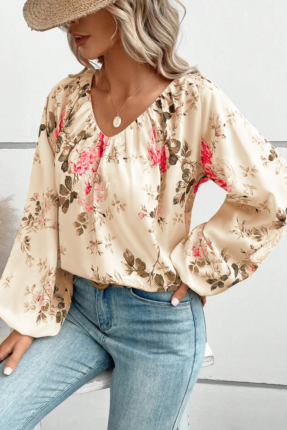 Blusa con cuello en v de manga en vhaladora de estampado floral beige