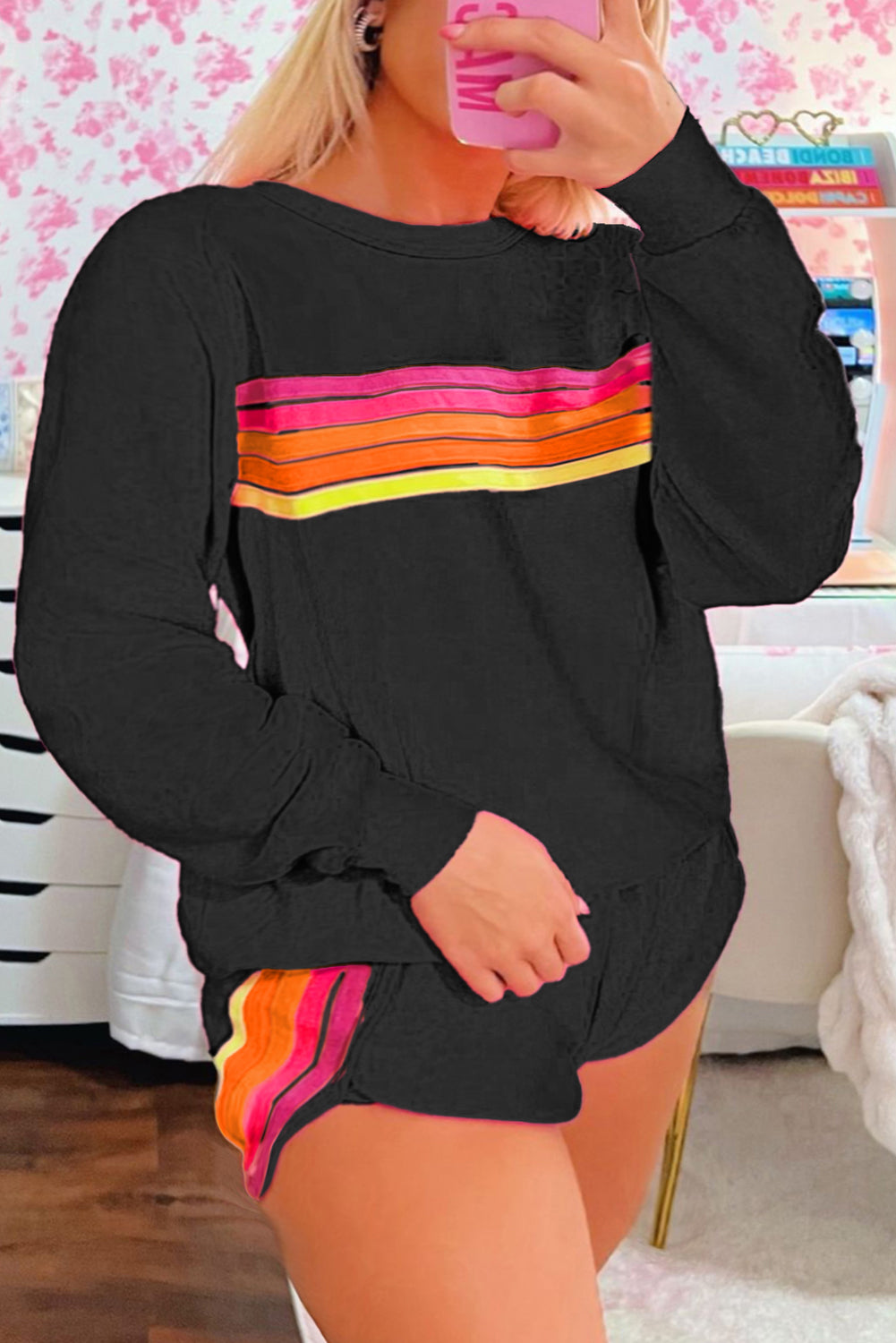 Sweater relajado de dos piezas y pantalones cortos a rayas negras