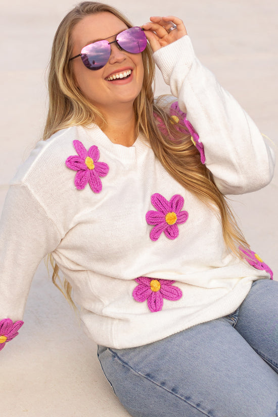 Pull en tricot blanc à épaules tombantes et fleurs au crochet de grande taille