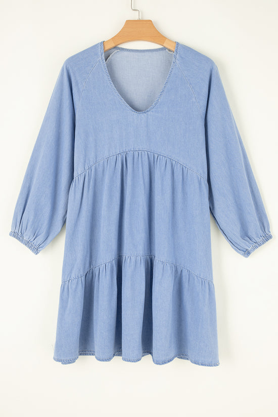 Hermoso azul -mini -robos en chambray con volantes y mangas hinchadas, v -neck