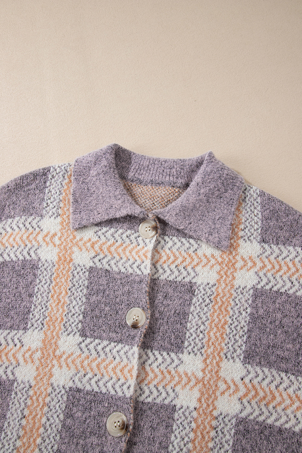Cardigan boutonné à col à carreaux duveteux bleu ciel-A WOMAN WE LOVE