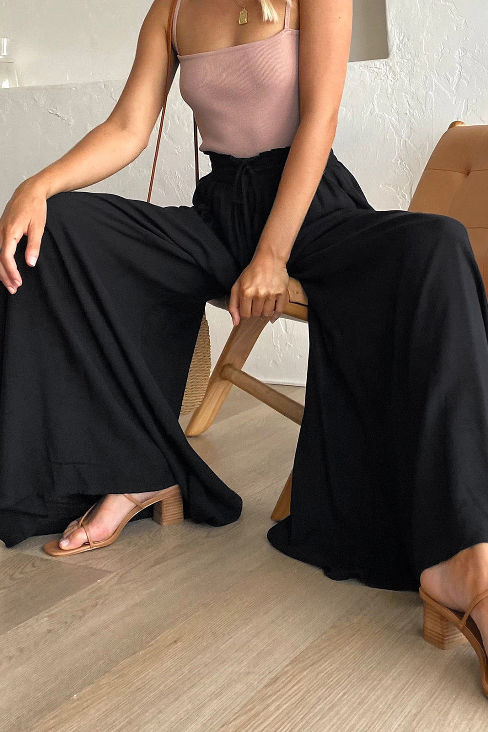 Pantalon large smocké taille haute noir à cordon de serrage