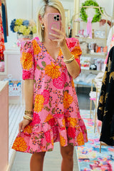 Mini-robe fleurie rose à manches bouffantes et col en V à volants
