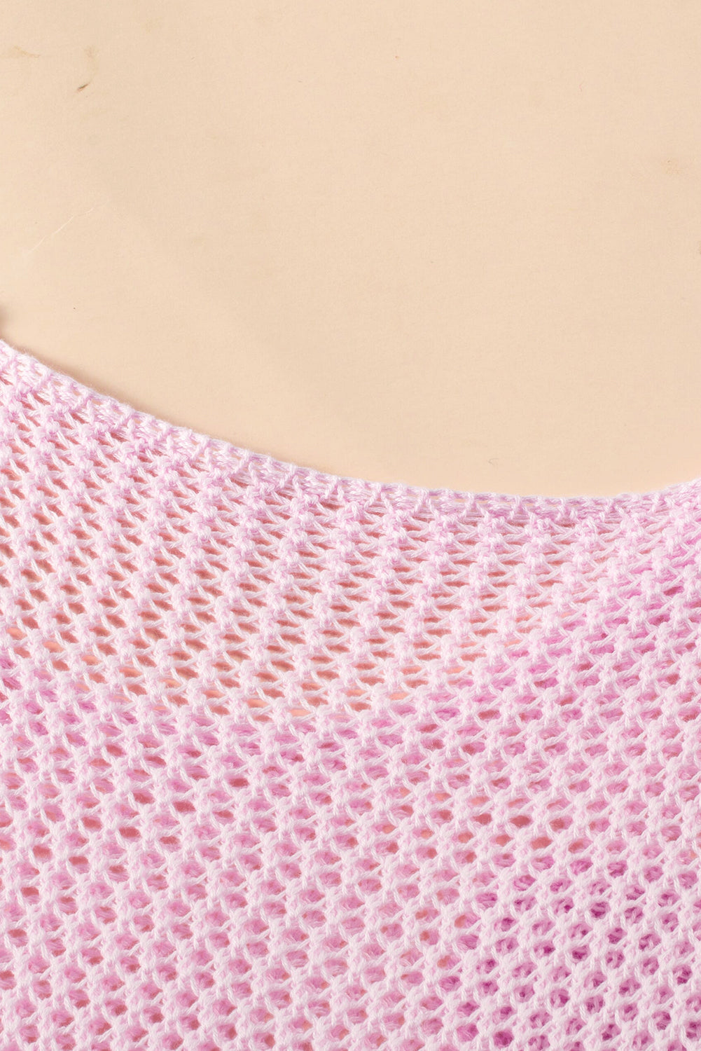 Pull rose clair à épaules tombantes en tricot ajouré à grandes fleurs