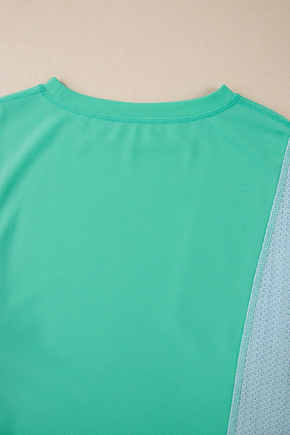 Haut à manches longues boutonné vert à coutures colorblock et patchwork