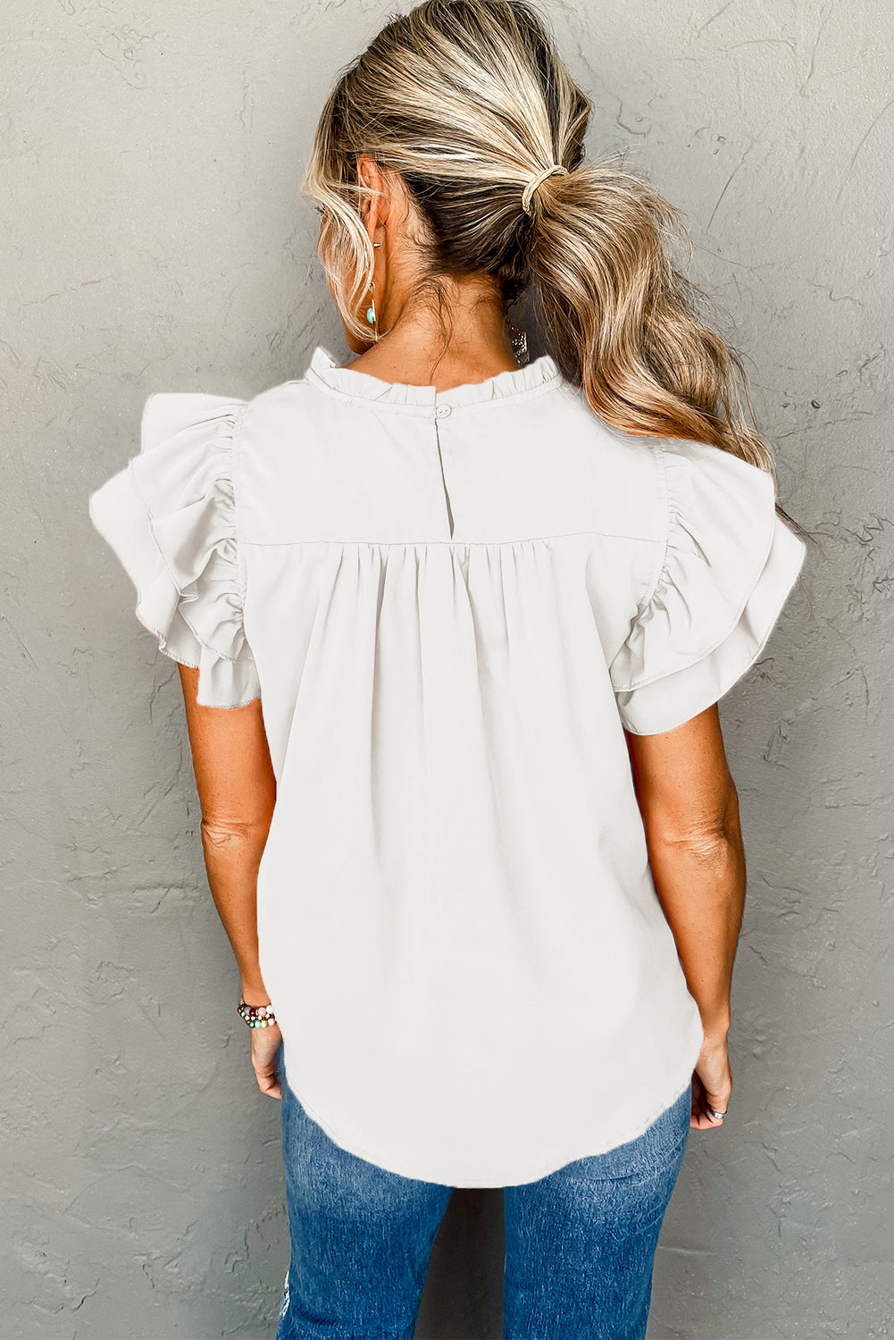 Blusa de manga de volante con rufa blanca