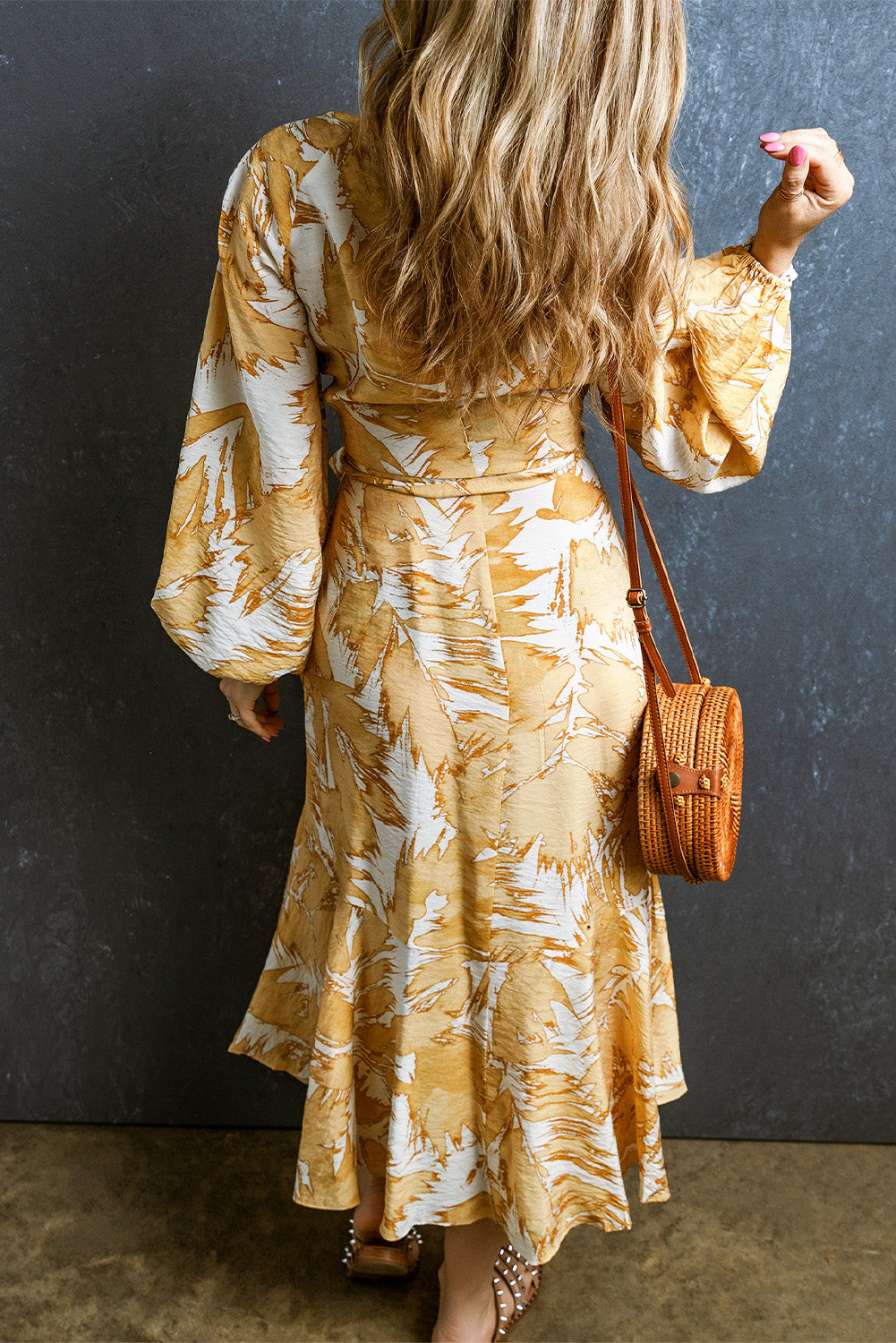 Vestido floral de manga de encaje de encaje de encaje de cuello amarillo V