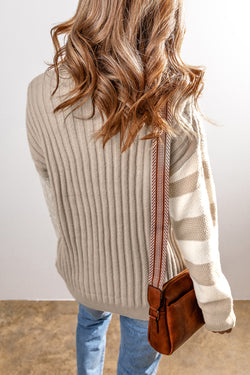 Khaki Pull in twitched knit color block with round neck and falling shoulders