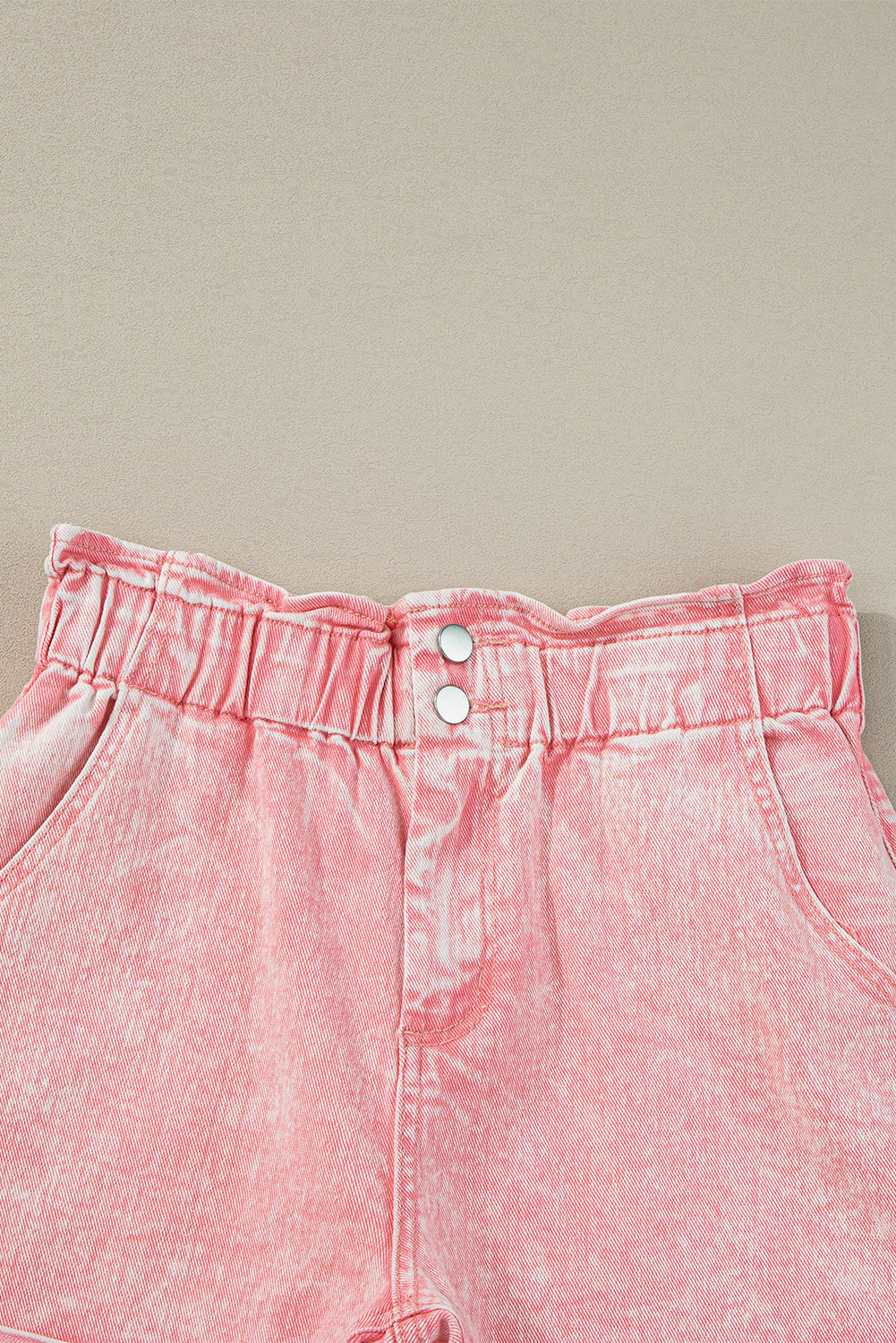 Polveri di denim in denim con filo rosa rosa polveroso lavati