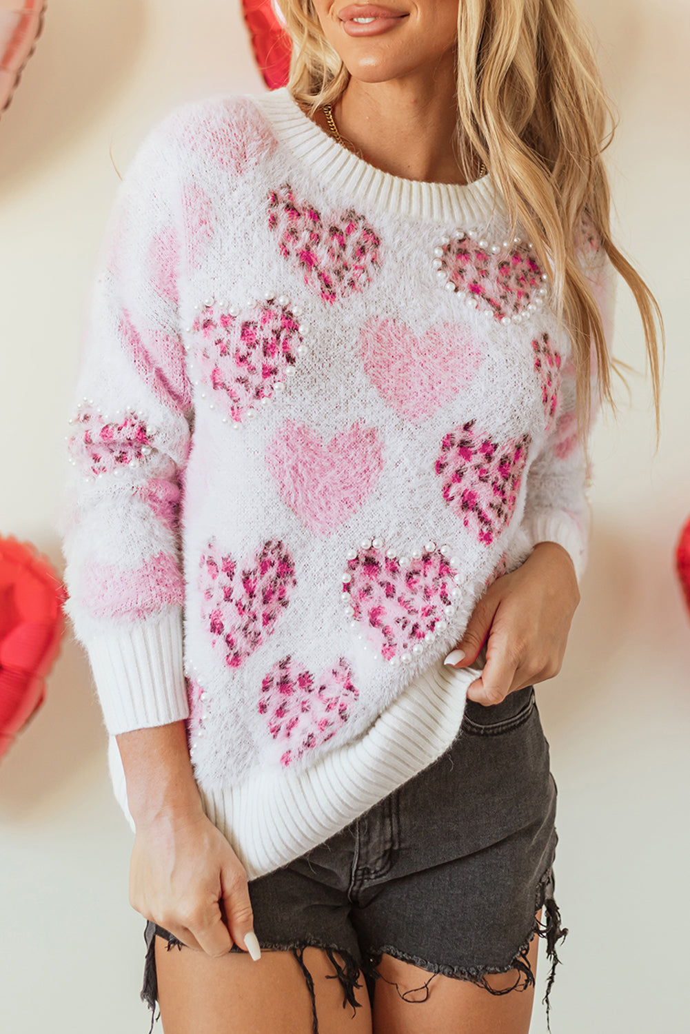 Fluffy sweater with pearl ribbed trim and leopard print and pink heart