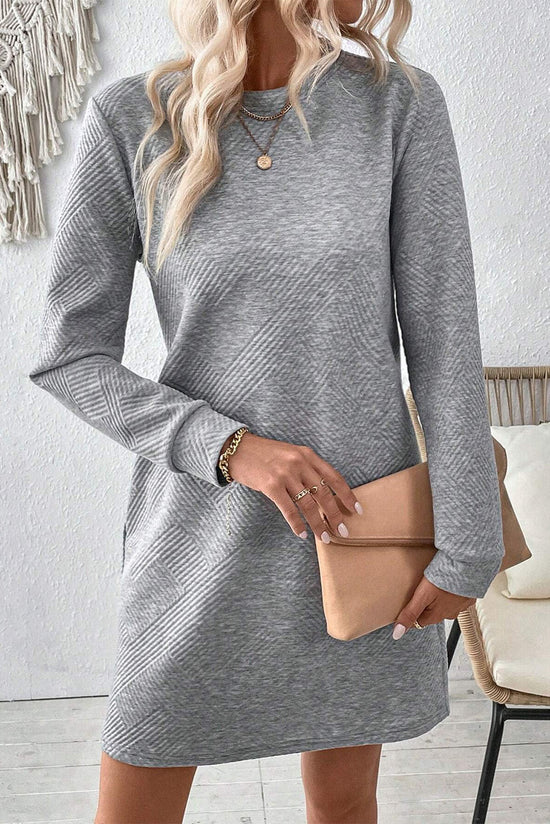 Straight textured dress with long gray -colored sleeves